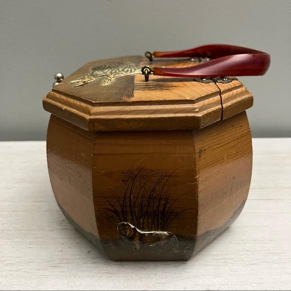 Vintage Safari Wooden Decoupaged Purse Case with Lucite Handle Artist Signed - Picture 8 of 16